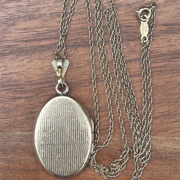 Vintage Floral Engraved Locket 1940’s Gold Filled 24”